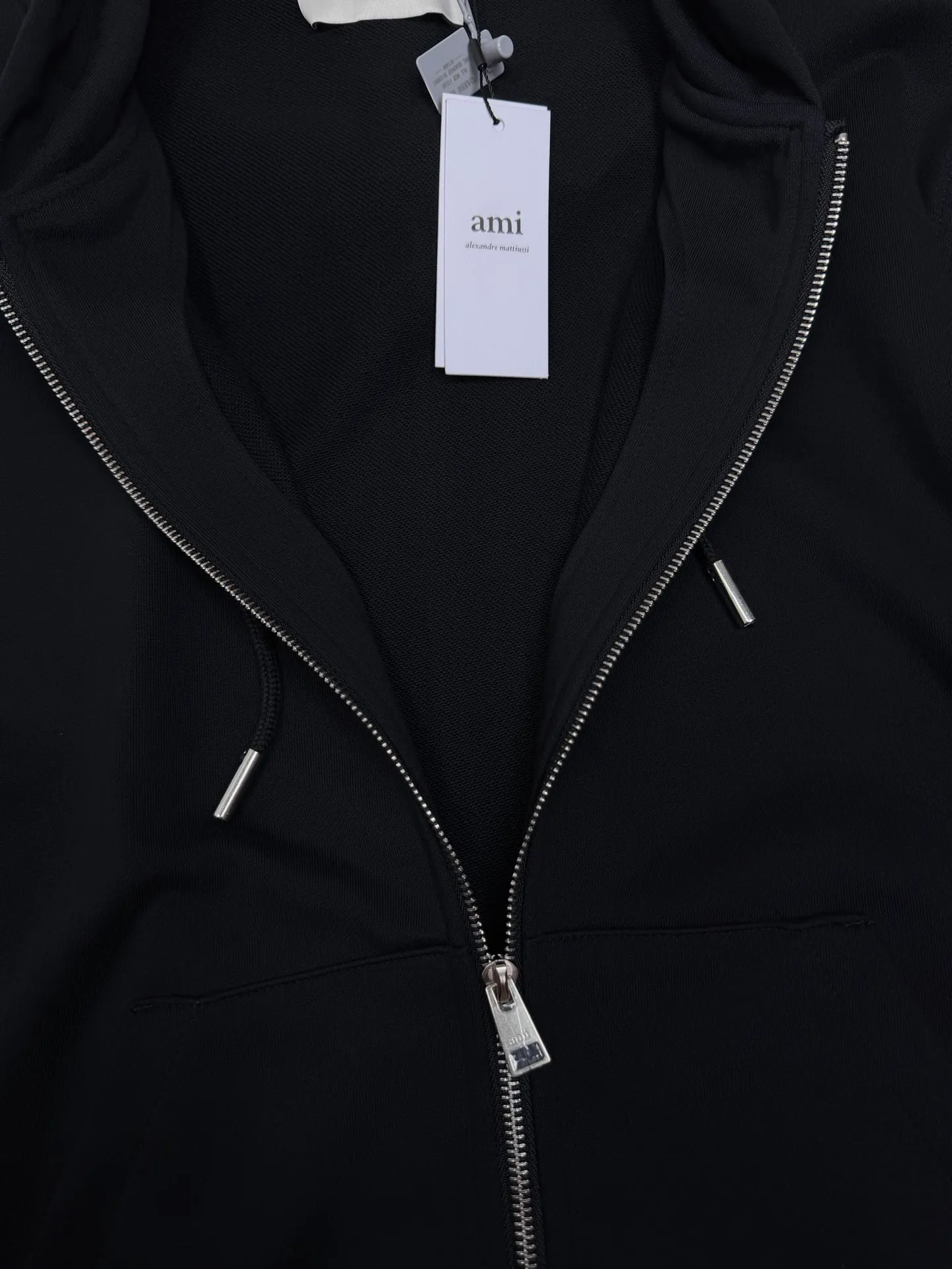(top version) Ami 2026 New Arrival chest embroidery🪡Love couple style hooded zipper jacket🔥High version🔥High version🔥Original fabric Digital direct printing technology Internet celebrity Same Style High version High Quality😘😘The fabric is made of 430g double-strand pure cotton terry material. It feels very comfortable, fashionable and personalized. It is a super Versatile and good-looking jacket. Very suitable for both men and women. A must-have item for everyone. Packaging, tag, collar label, washed wheat, complete 👍 Color: Black Size: S-XL